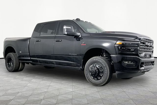 New 2026 Diamond Black Crystal Pearl-Coat Exterior Paint RAM Laramie image 2