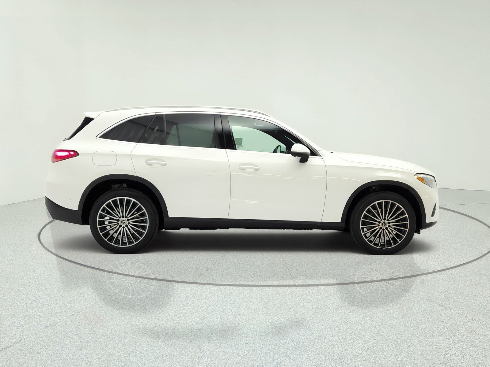 New 2026 Polar White Mercedes-Benz GLC 300 SUV image 4