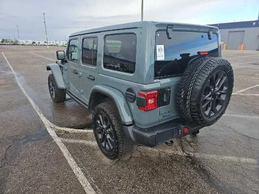 Used 2025 Anvil Clearcoat Jeep Backcountry image 6