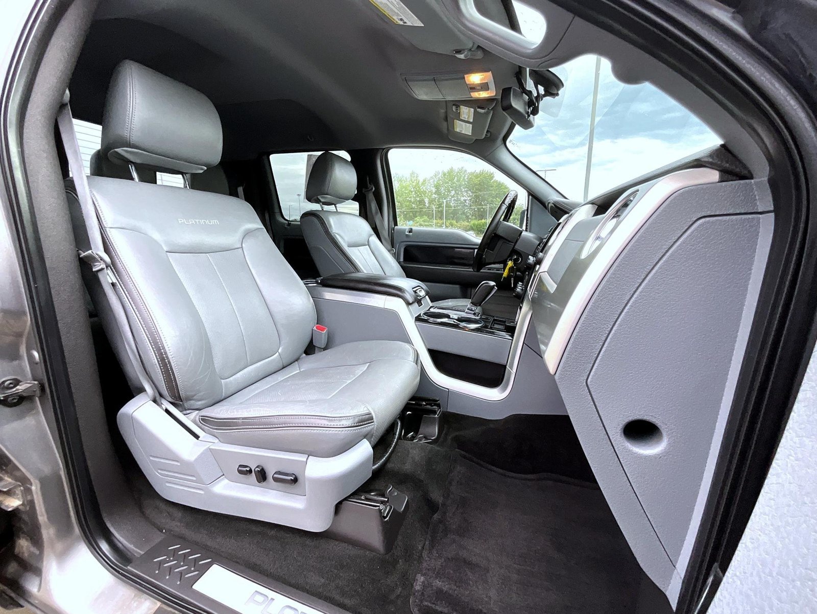 Used 2011 Gray Ford Platinum image 16