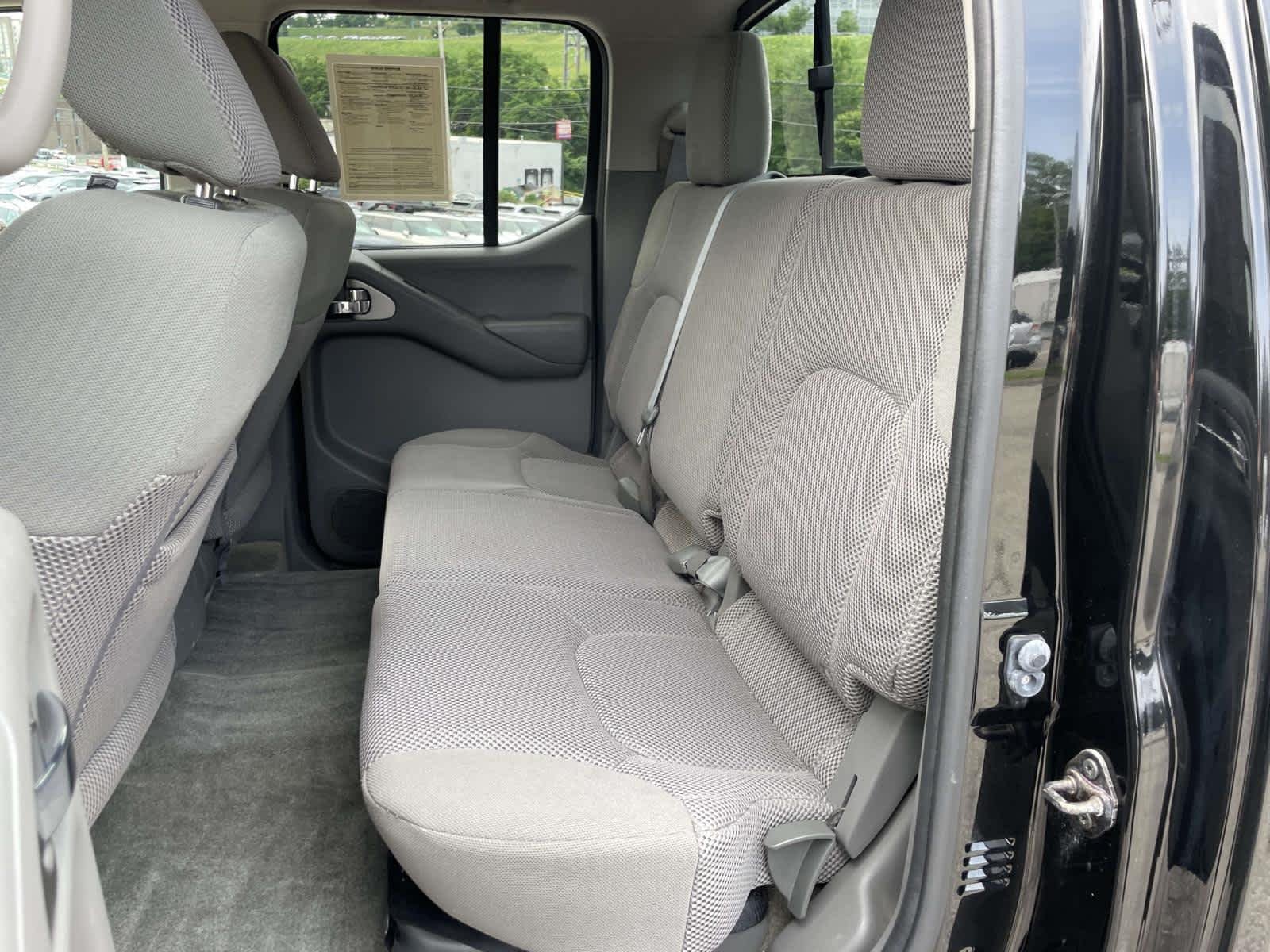 Used 2015 Super Black Nissan SV image 16