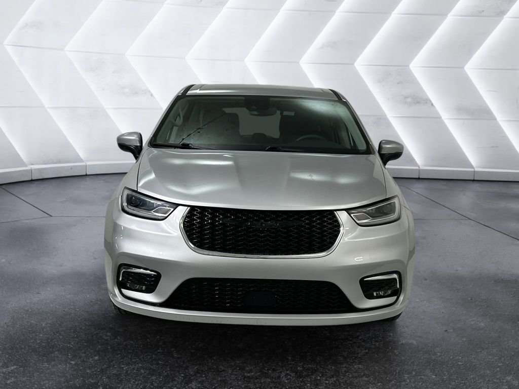 Used 2023 Silver Chrysler Touring L image 2