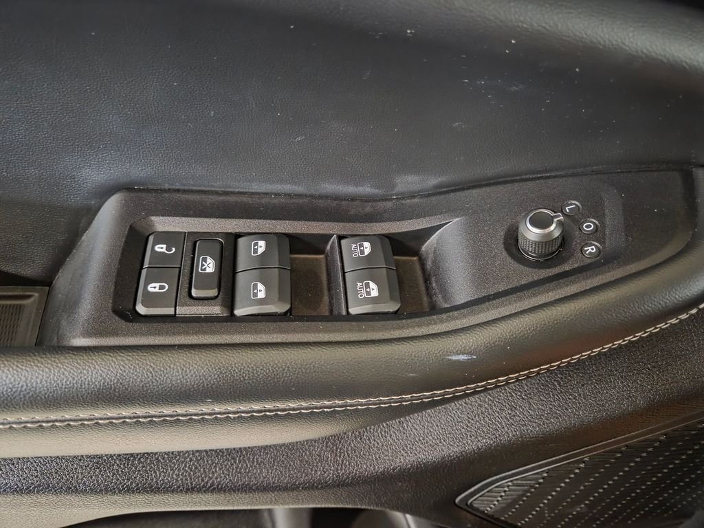 Used 2023 Black Jeep Altitude image 27