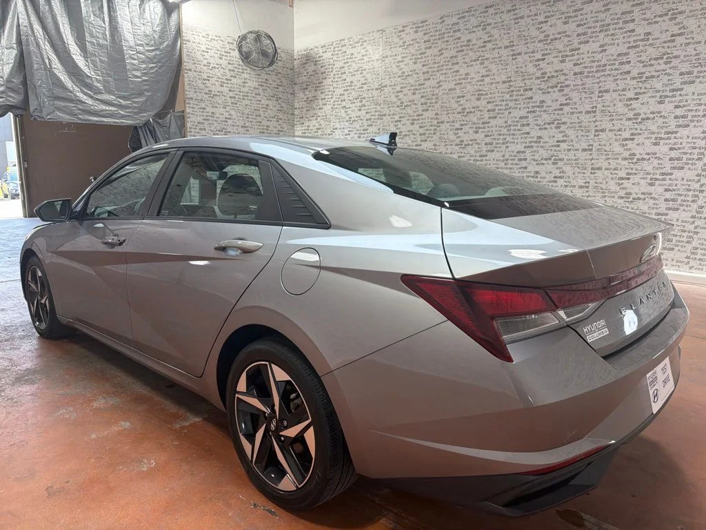 Used 2023 Fluid Metal Hyundai SEL image 5