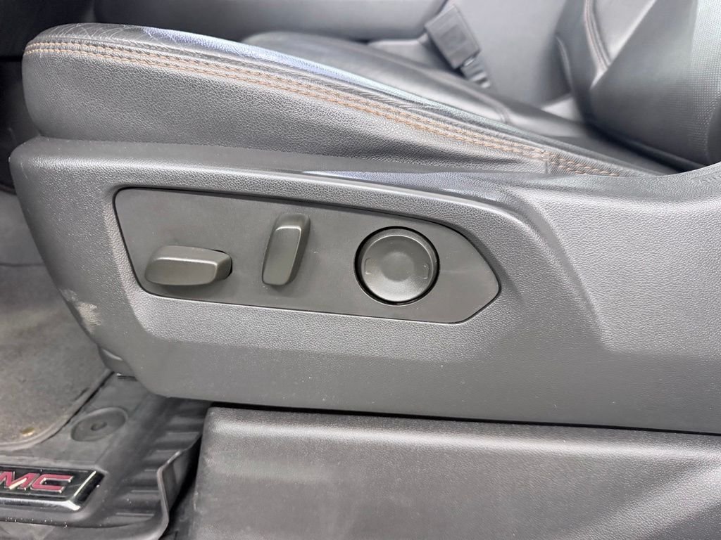 Used 2023 White GMC AT4 image 11