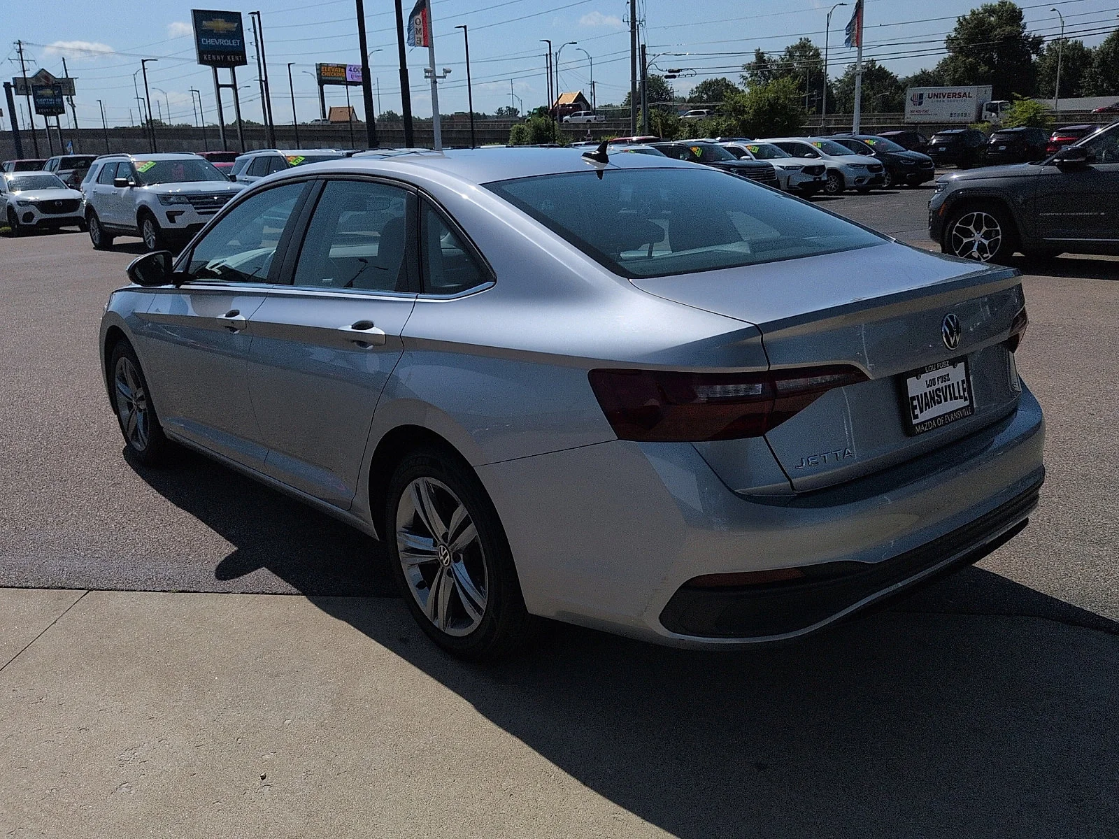 Used 2024 Silver Volkswagen SE image 5