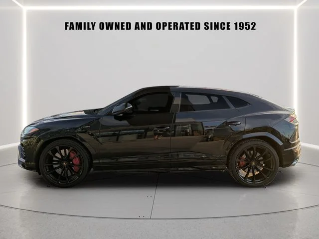 Used 2021 Black Lamborghini Base image 3