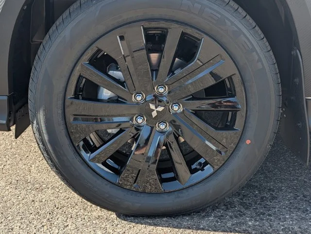 New 2026 White Diamond Mitsubishi 2.0 TRAIL EDITION image 3