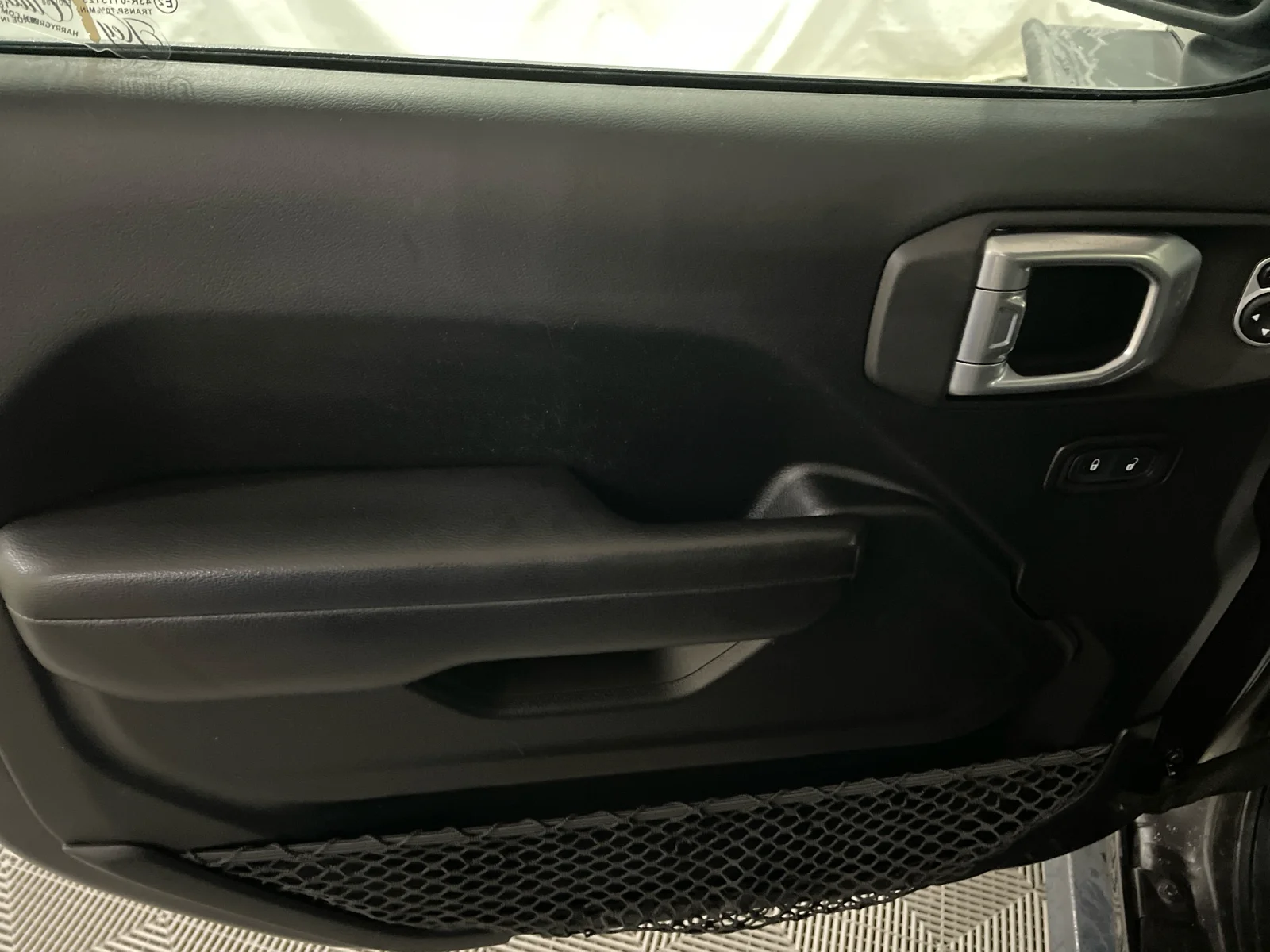 Used 2018 Granite Crystal Metallic Clearcoat Jeep Sport S image 6