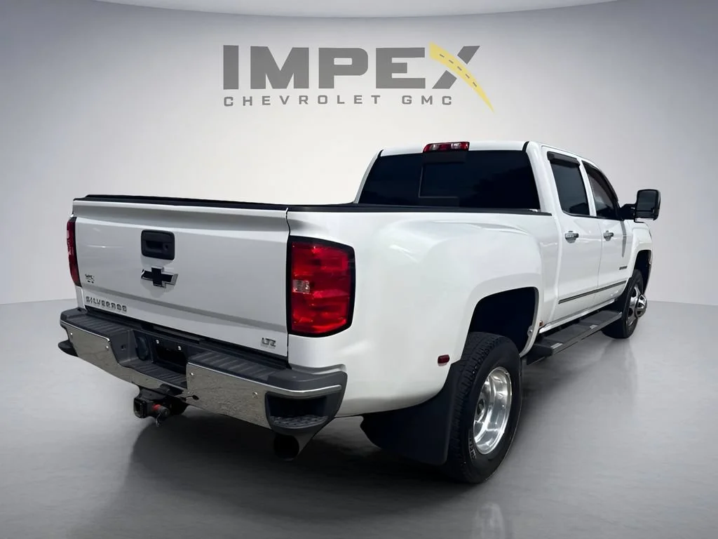 Used 2018 SUMMIT WHITE Chevrolet LTZ image 5