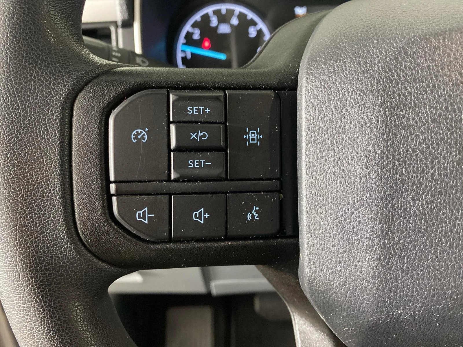Used 2022 Iconic Silver Ford XLT image 16