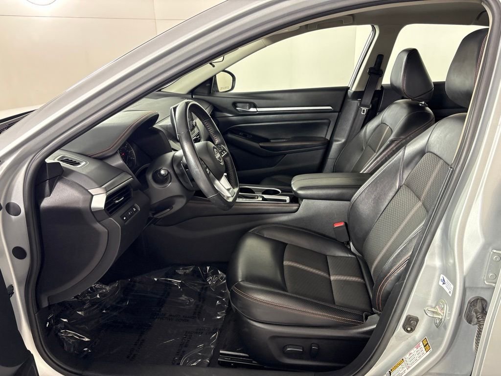 Used 2024 Silver Nissan 2.5 SR image 27