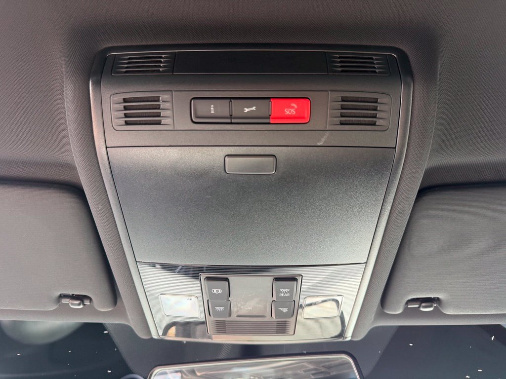 Used 2015  Volkswagen 2.0T S image 28