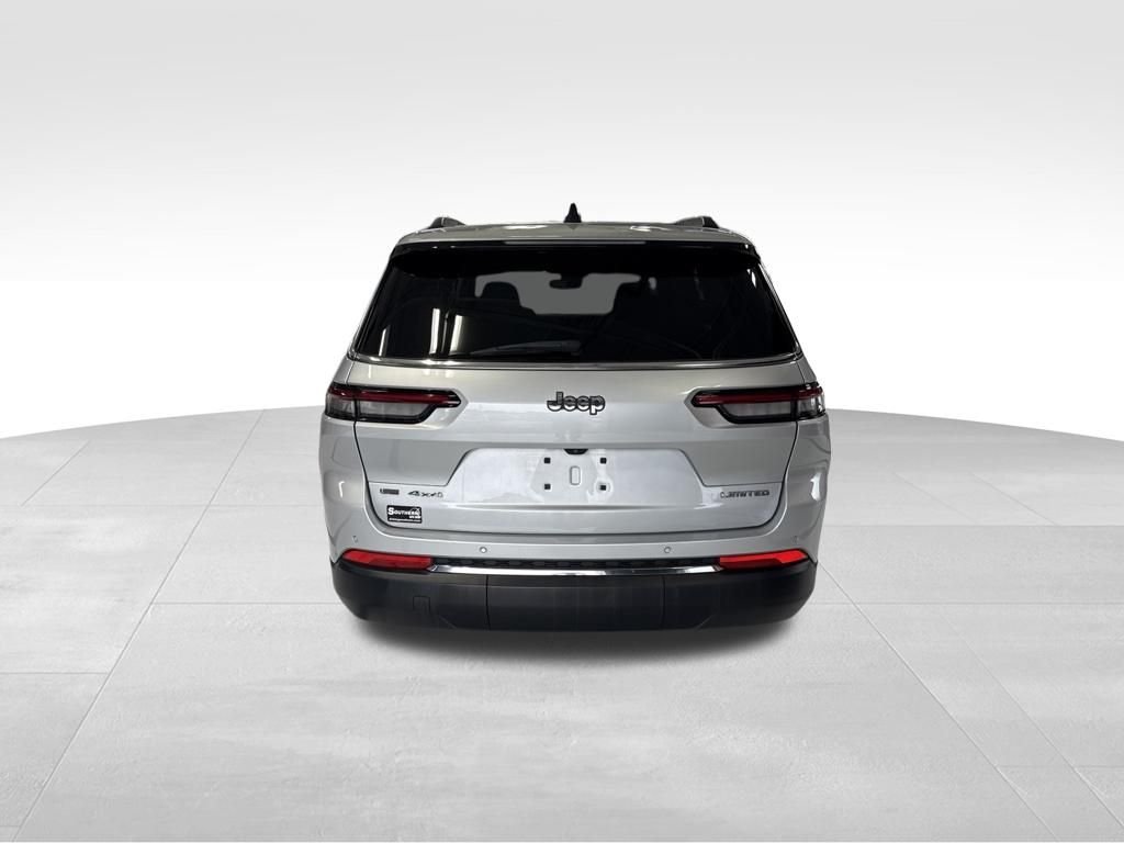 Used 2022 Silver Jeep Limited image 4