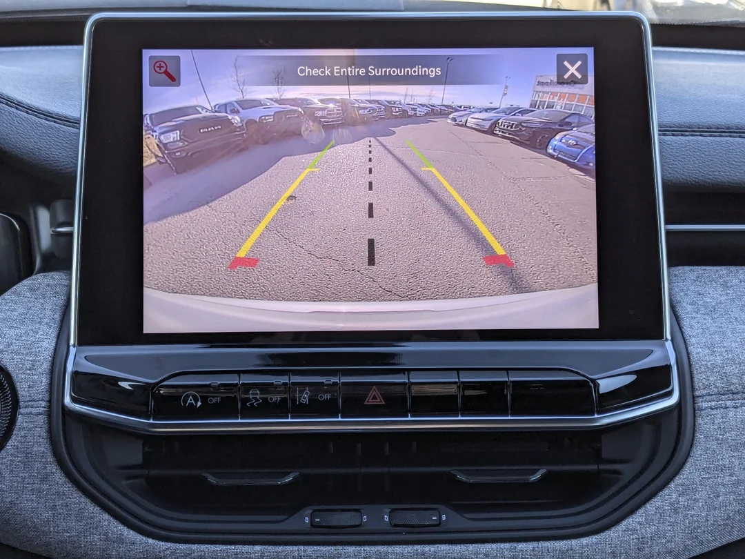 New 2026 Silver Jeep North - - 4x4 - Panoramic Sunroof - Alpine Audio - Adaptive Cruise - Power Liftgate & More! image 21