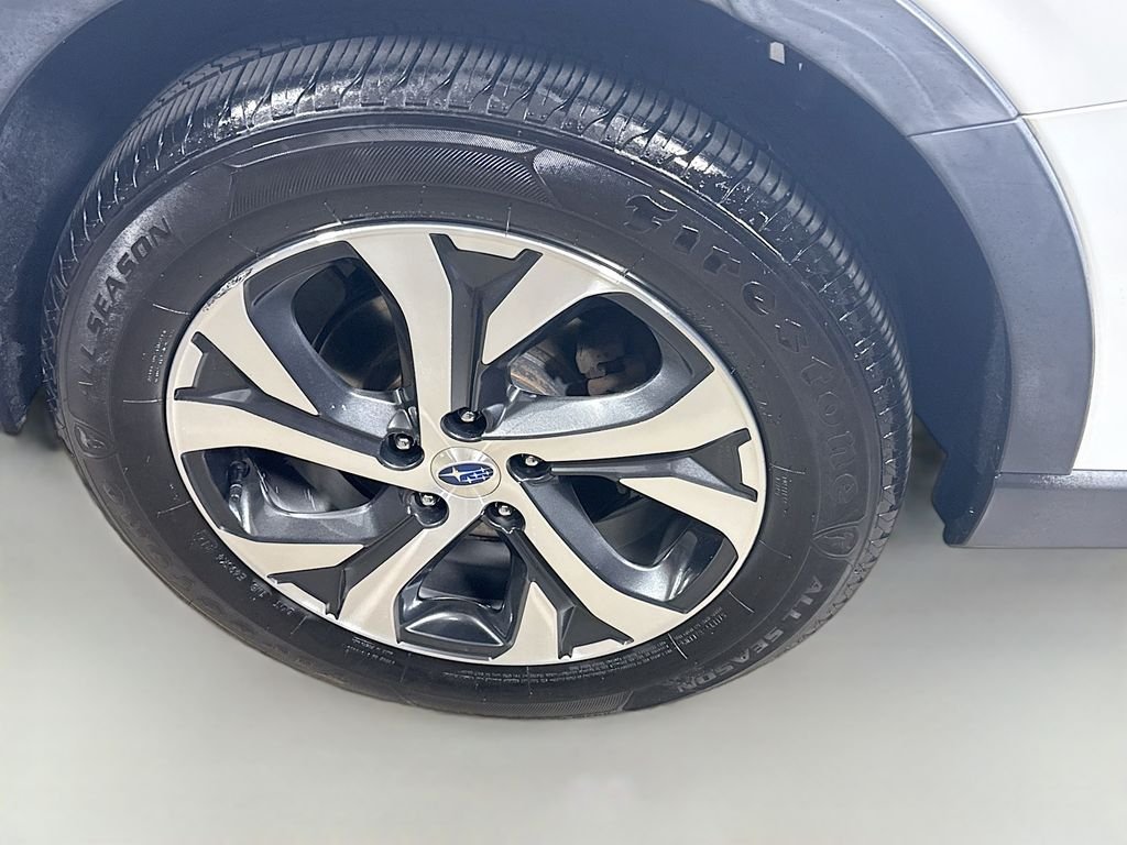 Used 2020 Crystal White Pearl Subaru Limited image 9