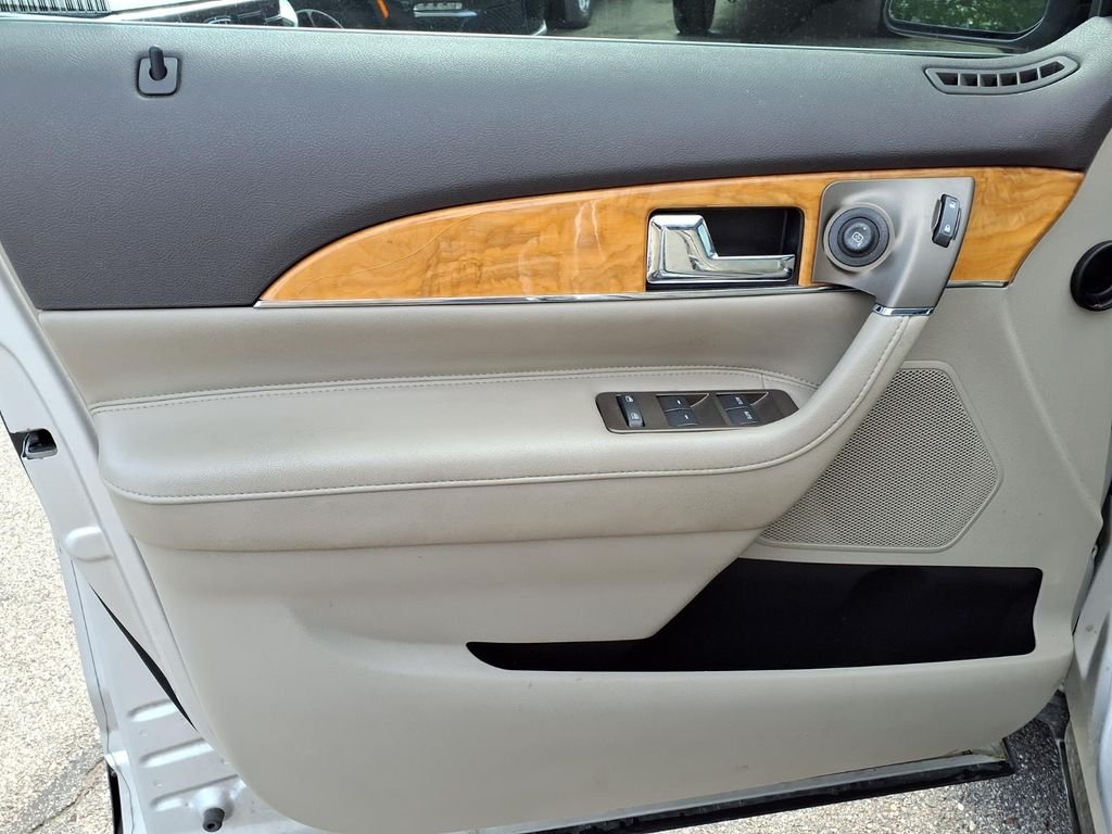 Used 2013 Silver Lincoln Base image 13