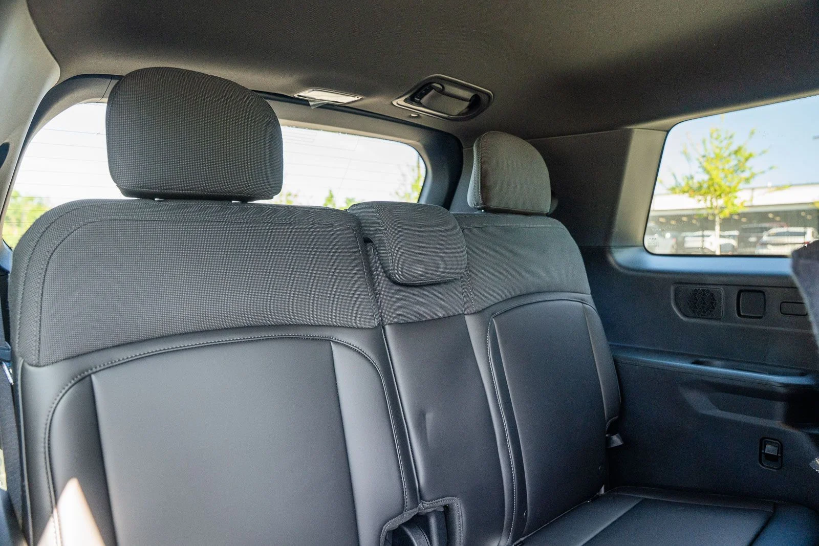 Used 2027 White Kia LX image 9