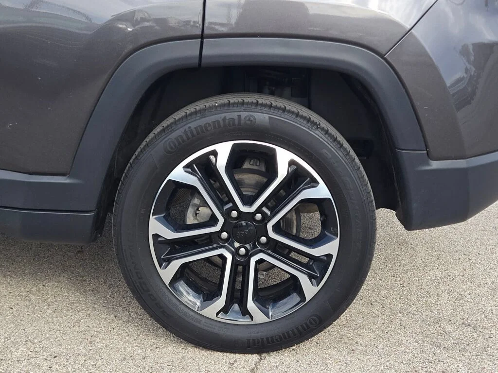 Used 2023 Crystal Metallic Jeep Limited image 13