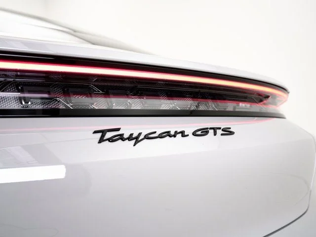 2025 Porsche Taycan GTS - Photo 36