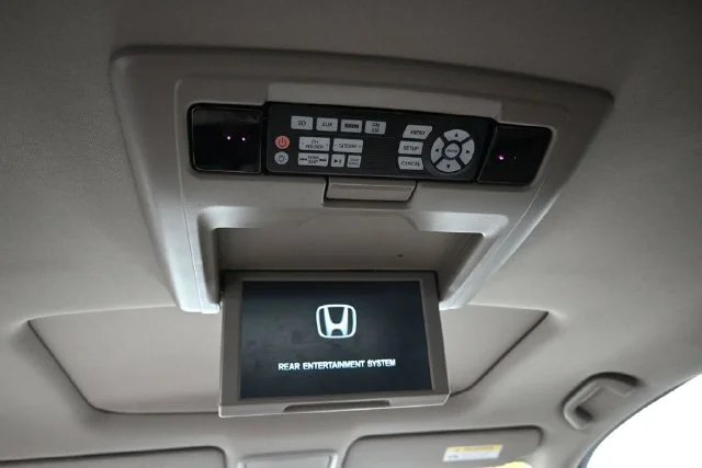 Used 2017 White Honda Touring image 23