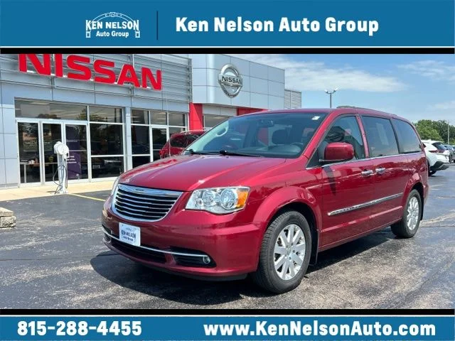 2015 Chrysler Town & Country Touring's photo
