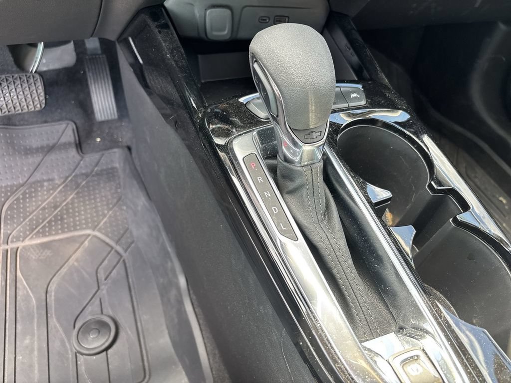 New 2026 Summit White Chevrolet ACTIV image 17