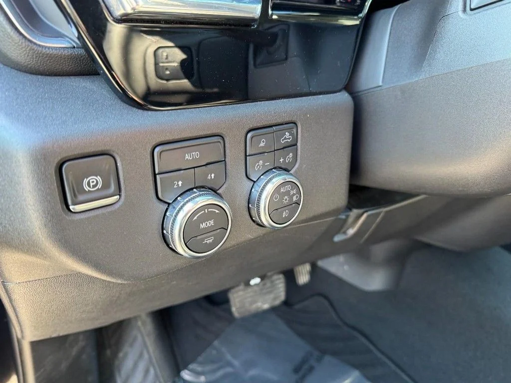 Used 2025 Silver GMC SLT image 16