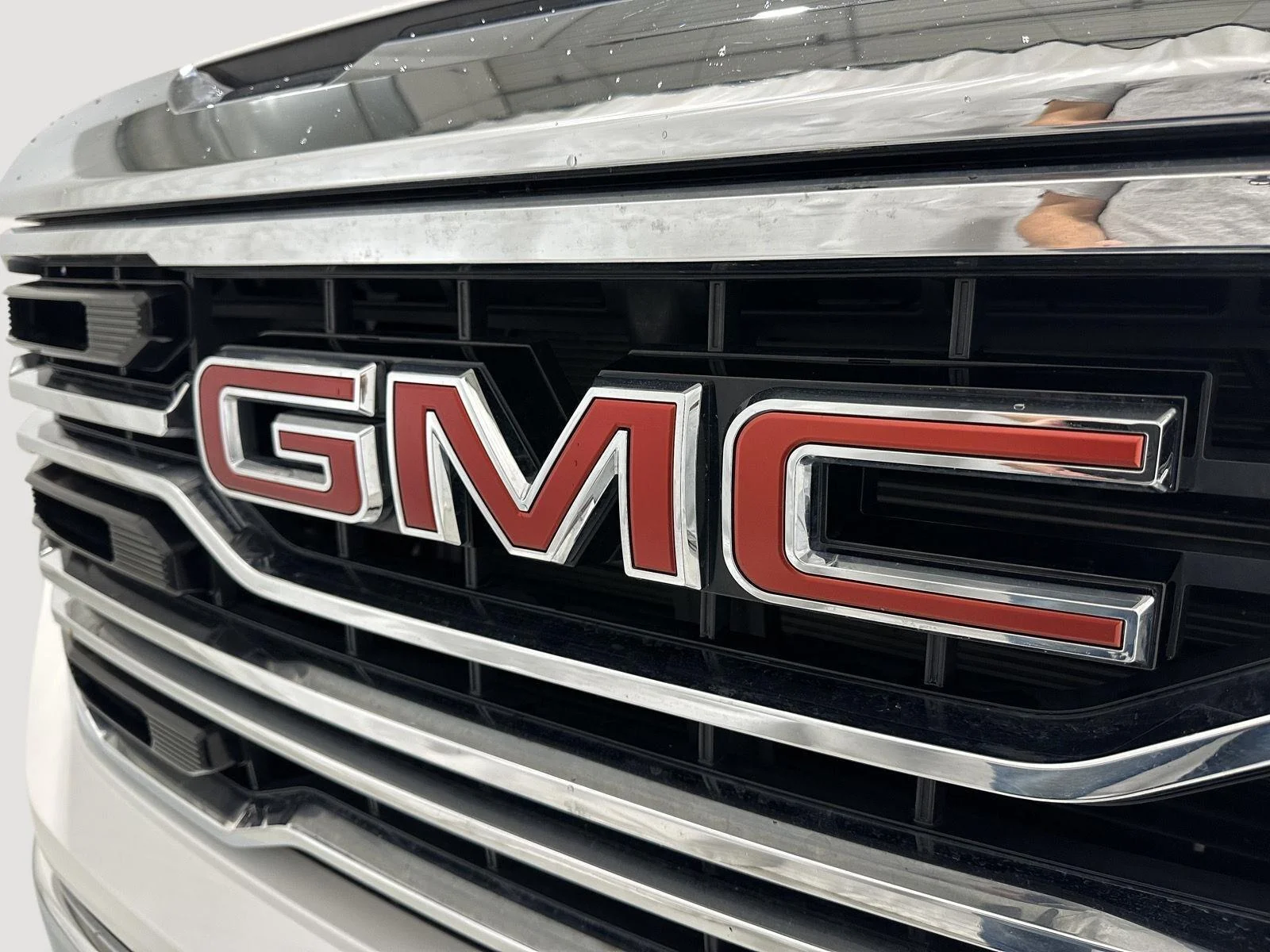 Used 2023 WHITE FROST TRICOAT GMC SLT image 29