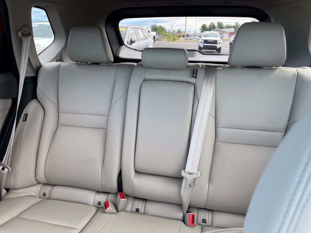 Used 2023 Red Nissan SL image 13
