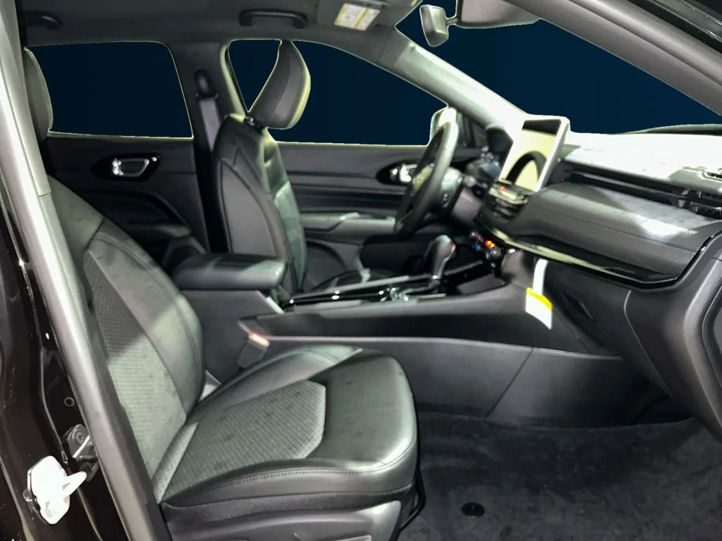 New 2026 Black Jeep Latitude image 17