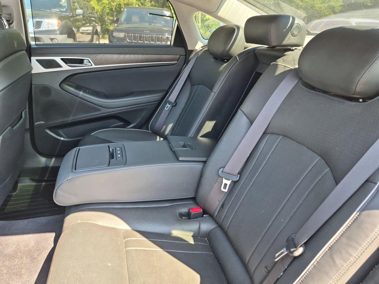 Used 2016 Parisian Gray Hyundai 3.8L image 33