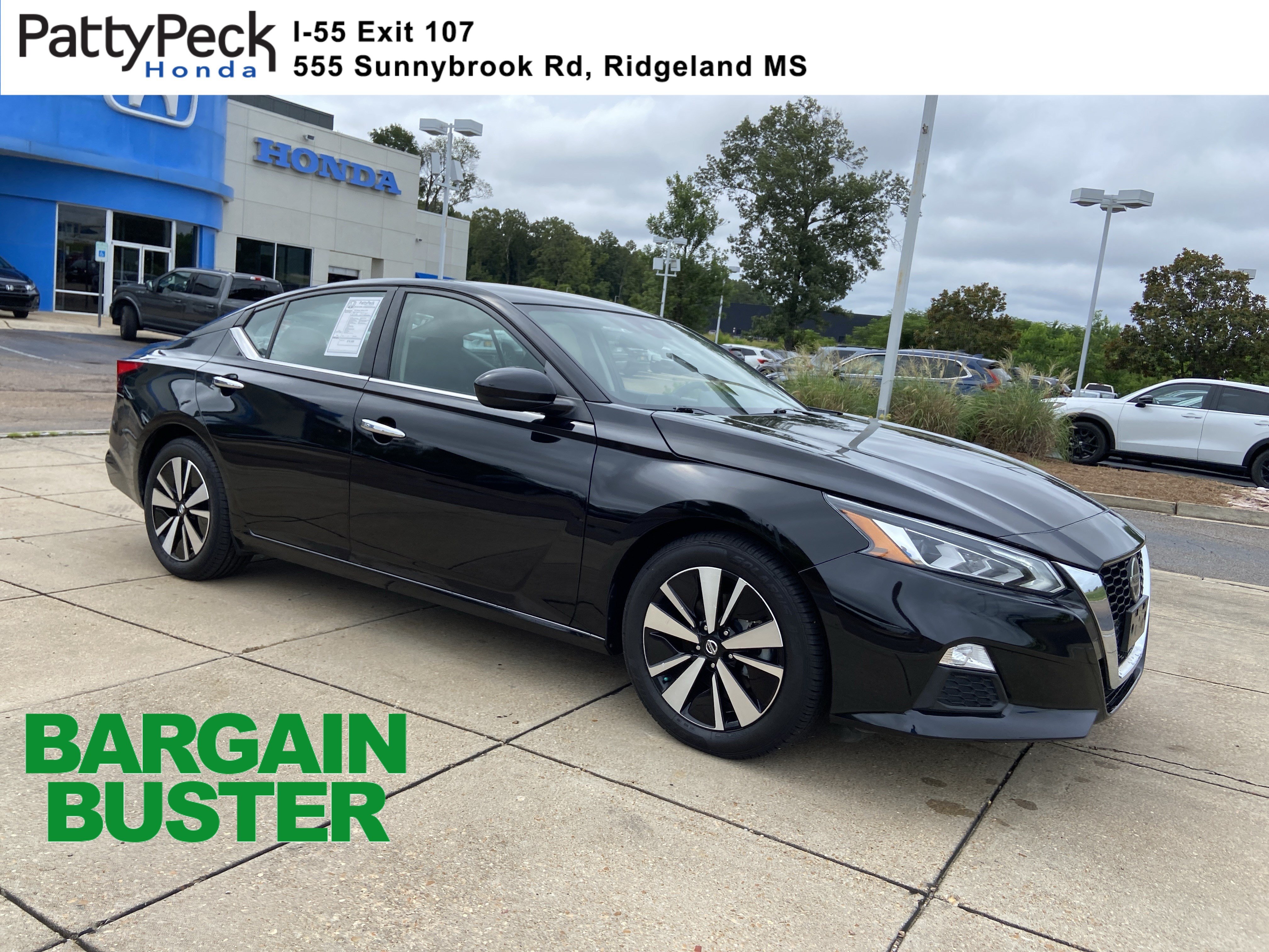 Used 2022 Super Black Nissan 2.5 SV image 1