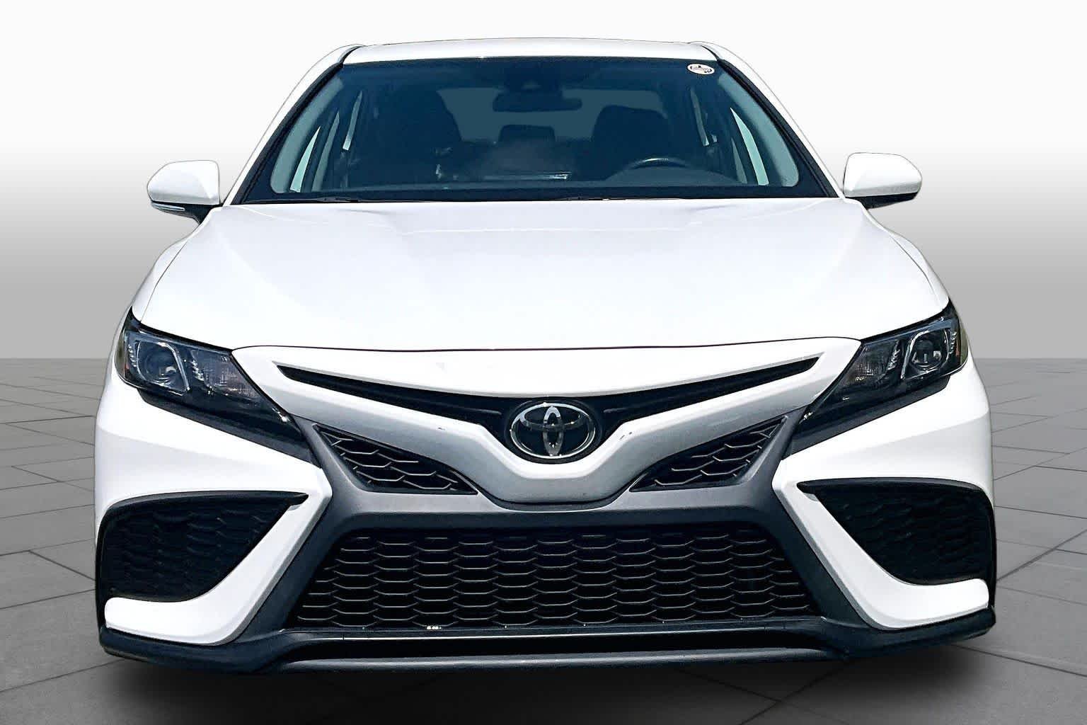 Used 2024 Ice Cap Toyota SE image 4