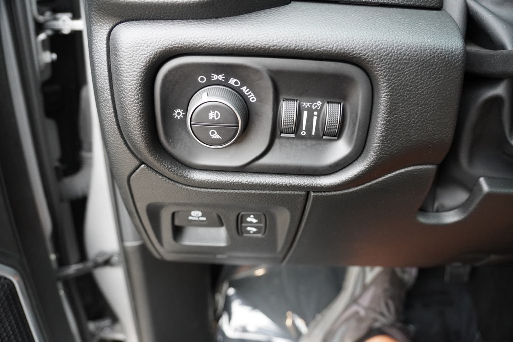 Used 2023 Silver Ram Laramie image 25