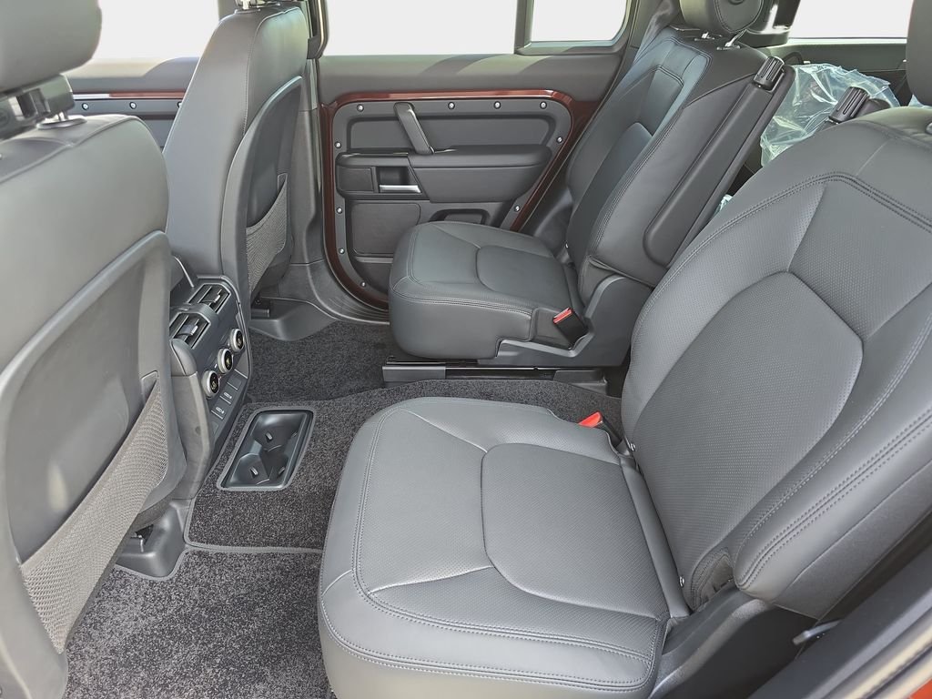 New 2026 Sedona Red Land Rover S image 15