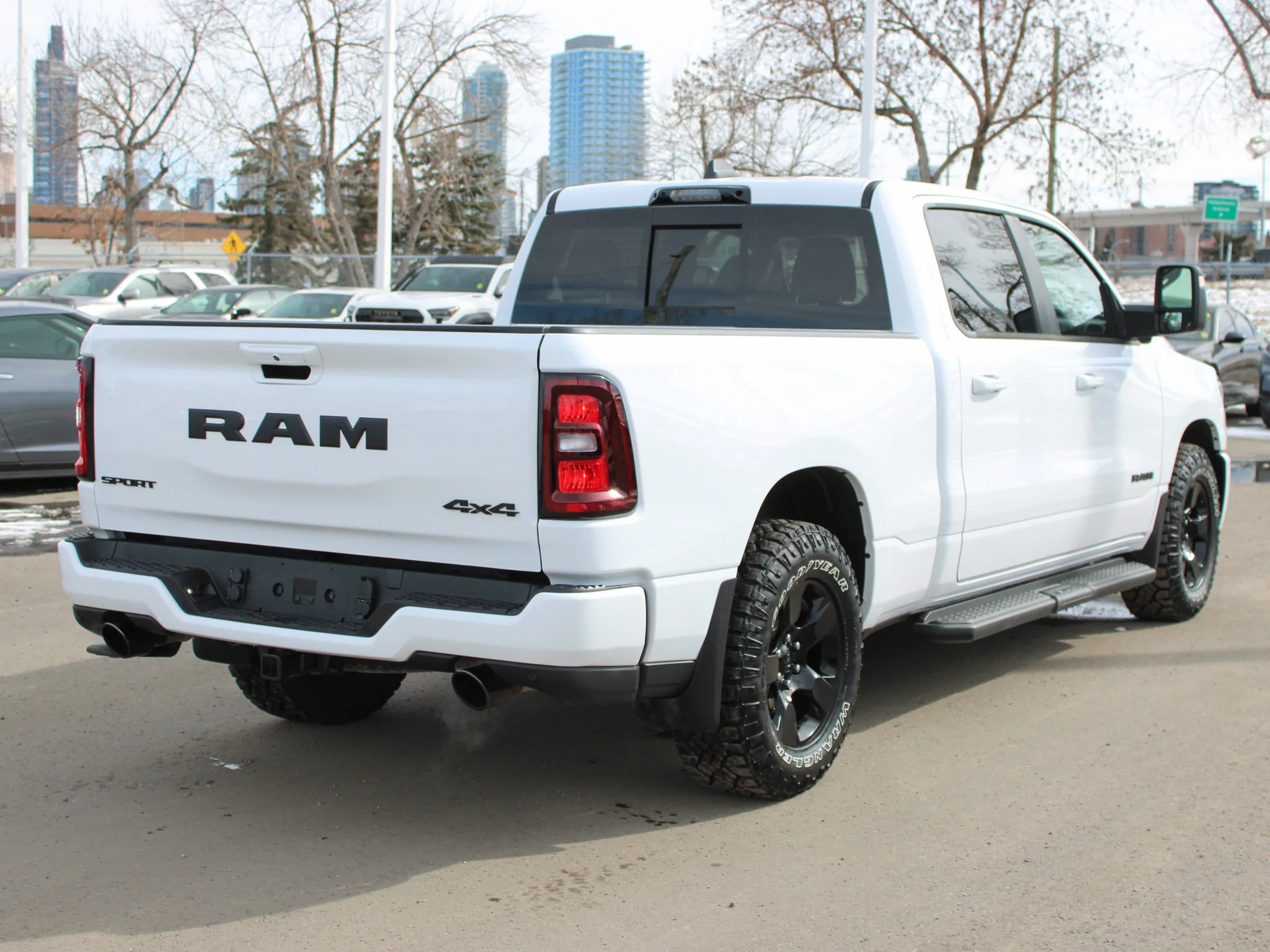 Certified Used 2025 White RAM Sport * Twin Turbo | 420 HP | Trailer Tow Group  | Night Edition | Heated Seats | Apple CarPlay image 18