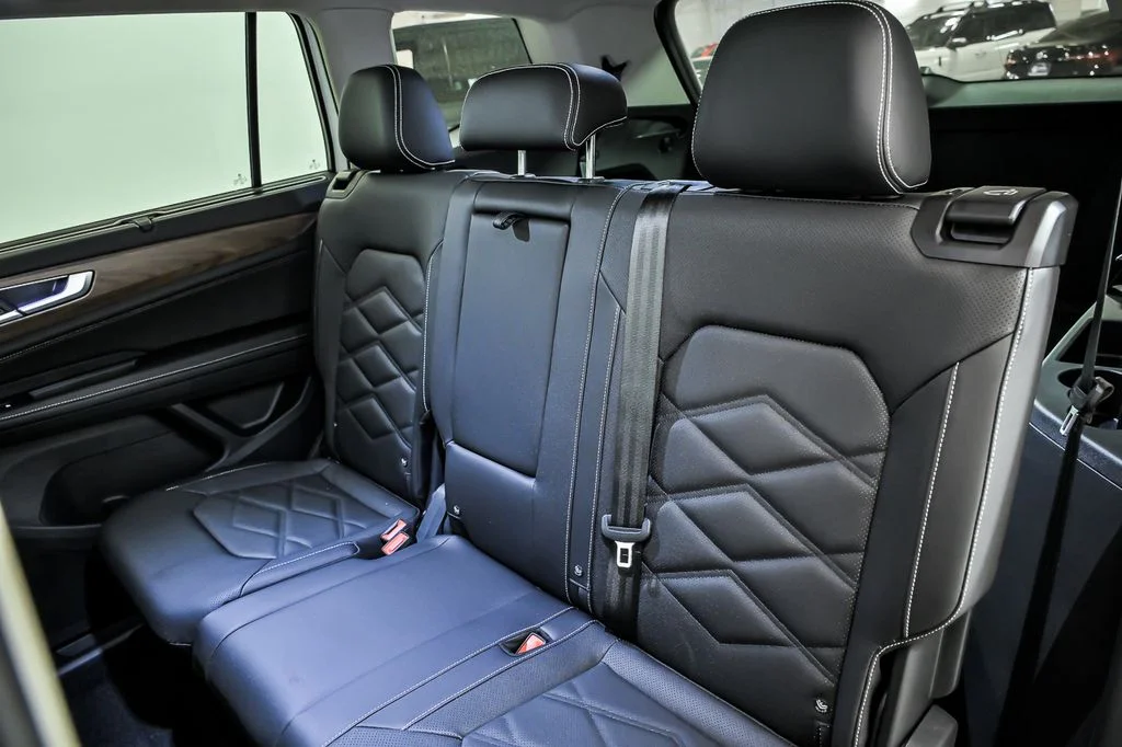 New 2026 Green Volkswagen 2.0T SE w/Technology image 9