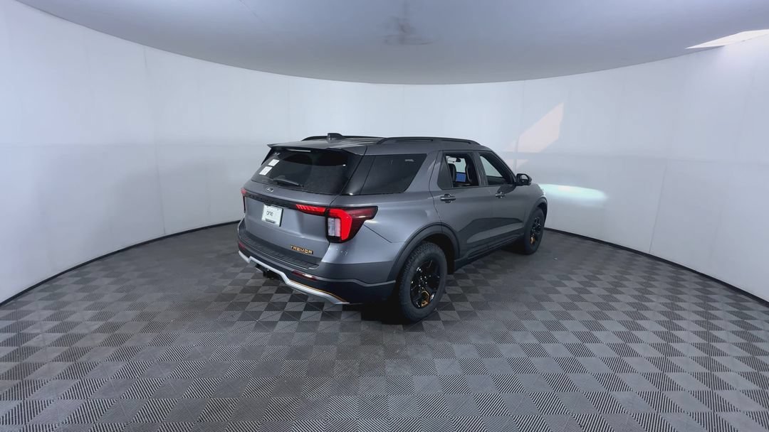 New 2026 Carbonized Gray Metallic Ford Tremor image 8
