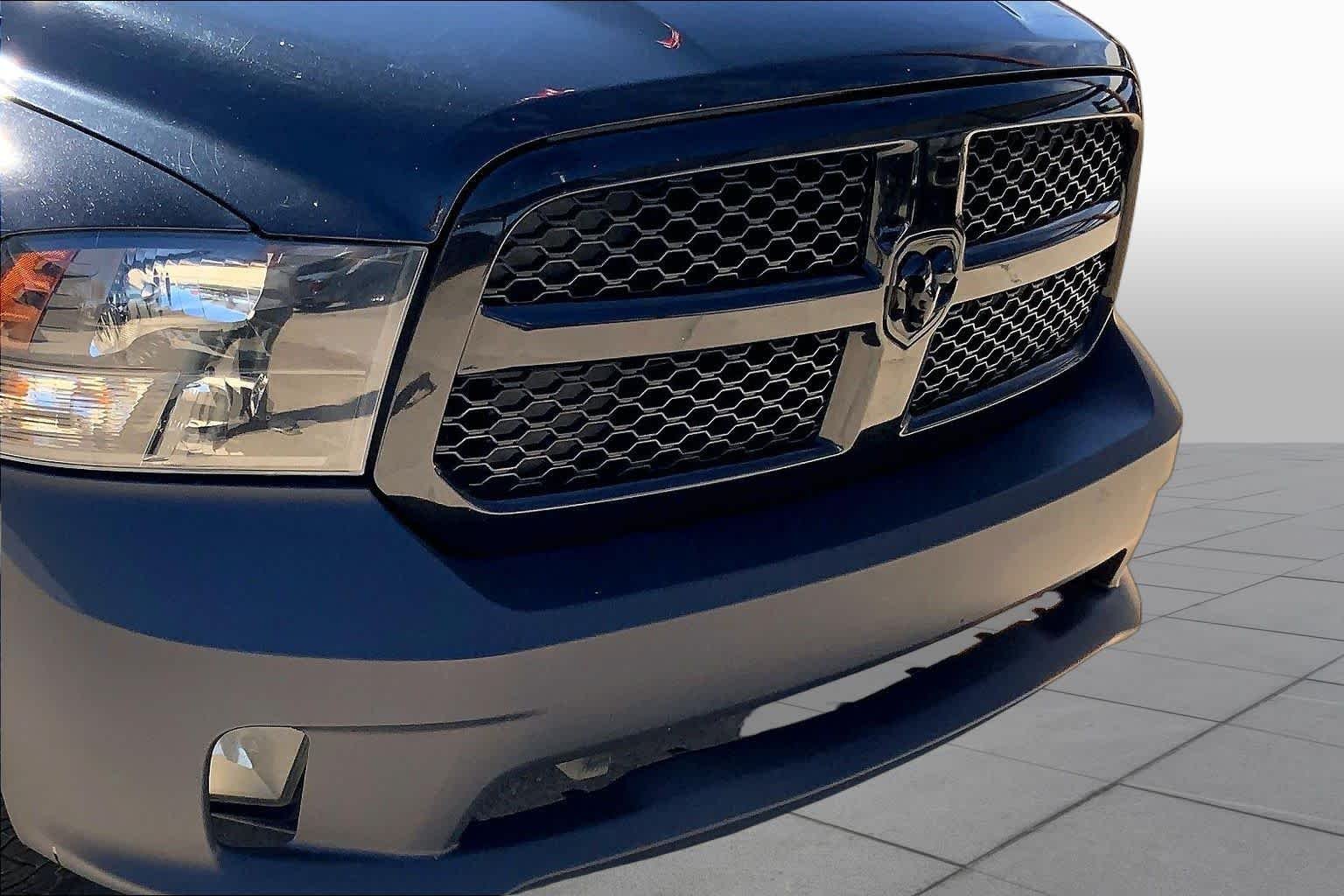 Used 2015 Brilliant Black Crystal Pearlcoat Ram Express image 27