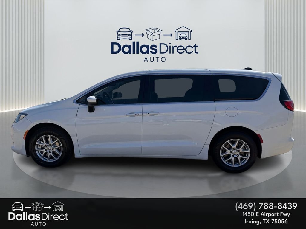 Used 2023 Bright White Clearcoat Chrysler LX image 9