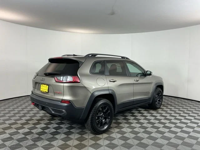Used 2020 Light Brownstone Pearlcoat Jeep Trailhawk image 5
