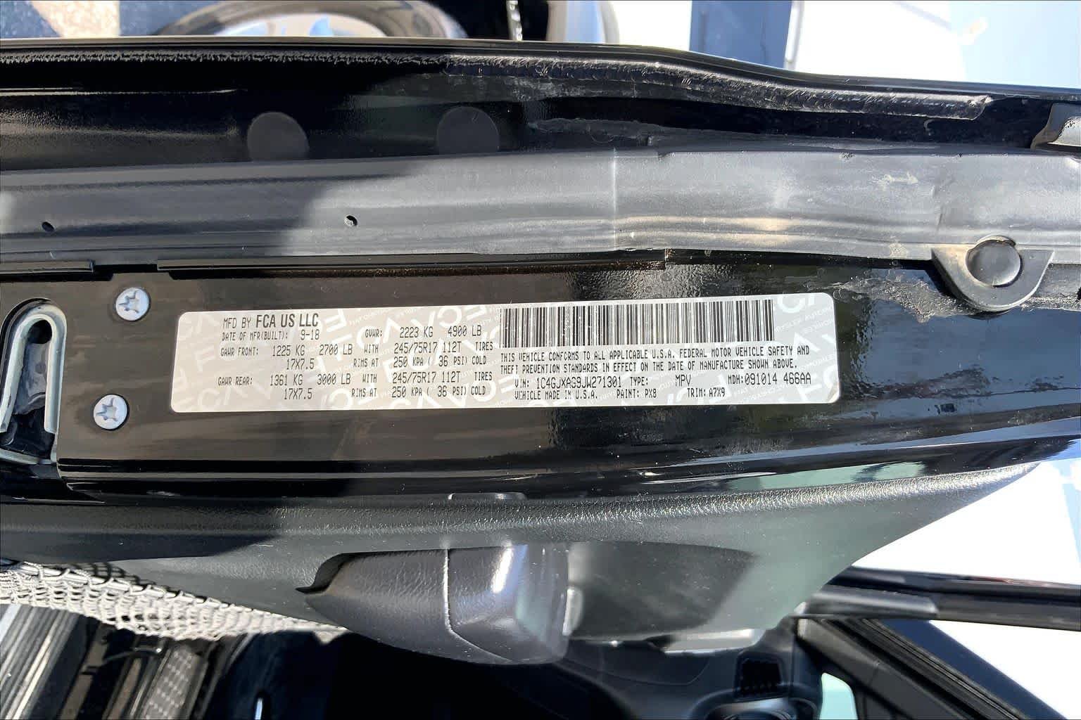 Used 2018 Black Clearcoat Jeep Sport S image 29
