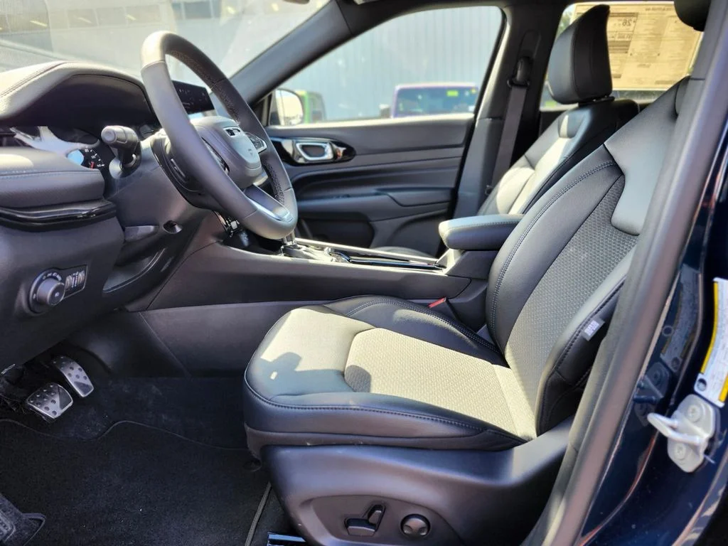 New 2026 Fathom Blue Pearl Coat Jeep Latitude image 18