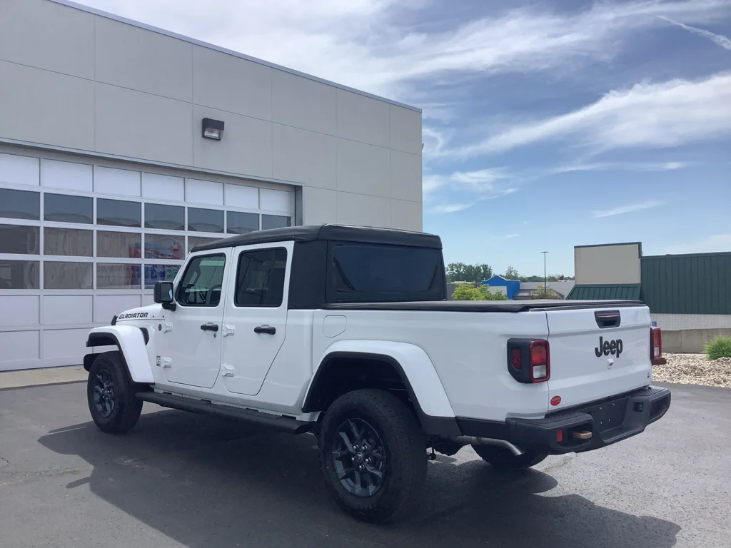 New 2026 Bright White Clear-Coat Exterior Paint Jeep  image 9