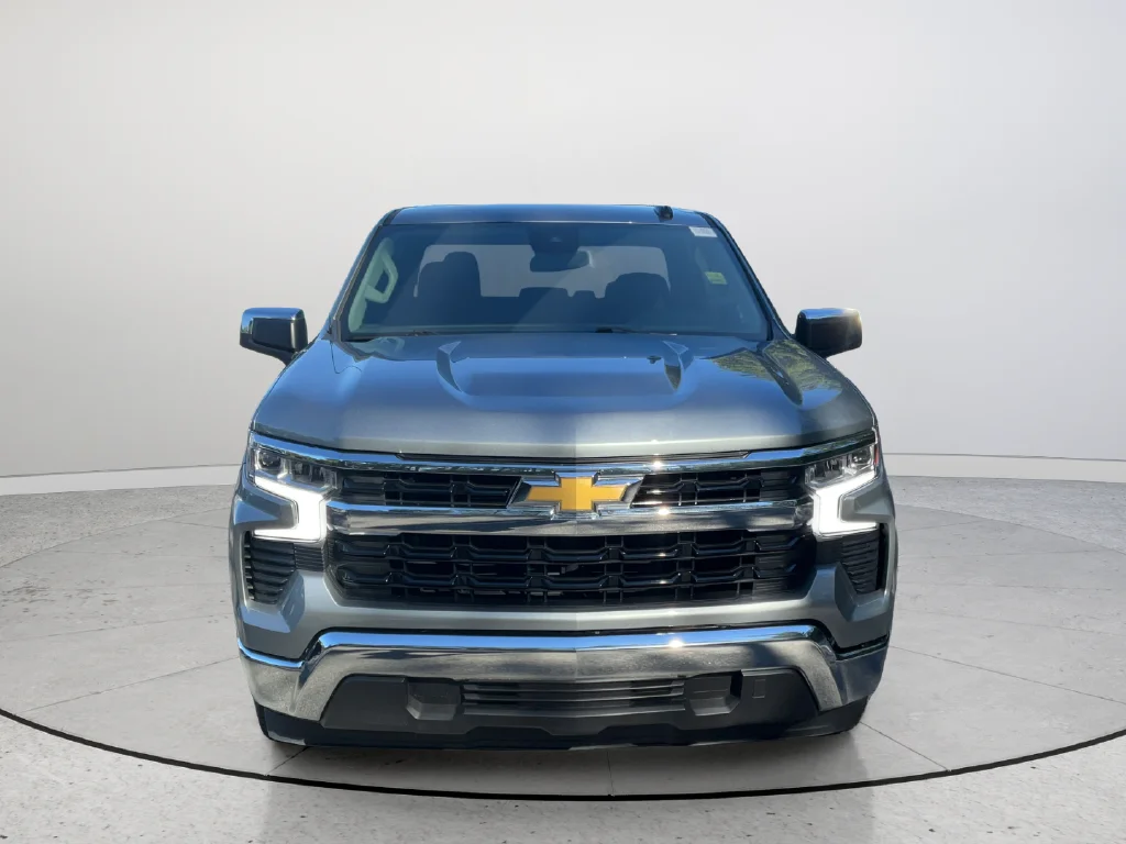 Used 2025 Gray Chevrolet LT image 3
