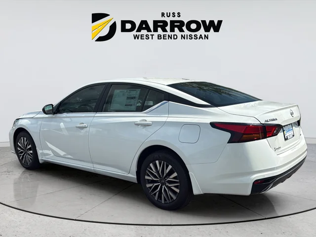 New 2026 White Nissan 2.5 SV image 3