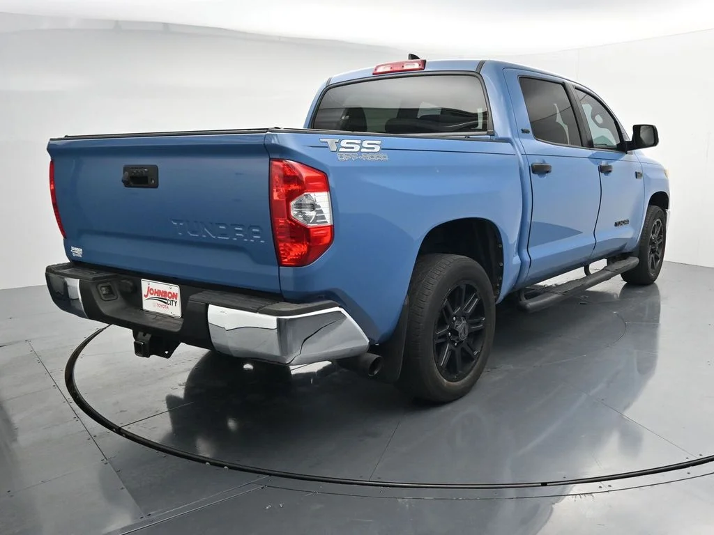 Used 2020 Blue Toyota SR5 image 6