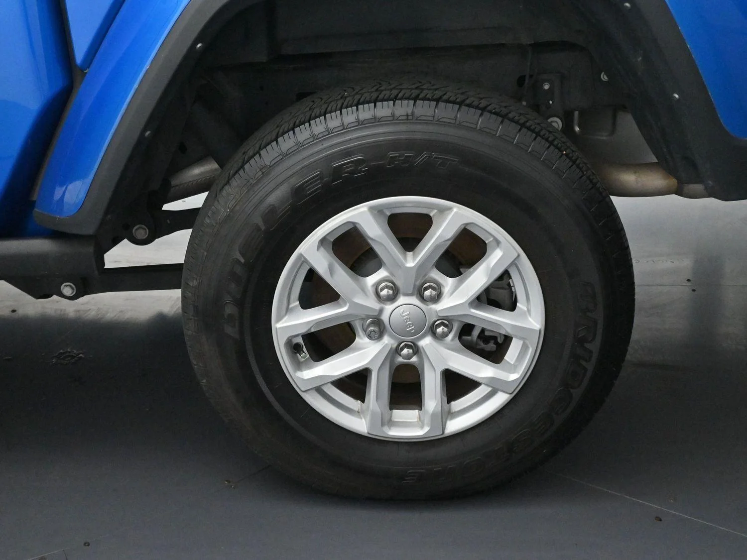 Used 2023 Hydro Blue Pearlcoat Jeep Sport S image 30