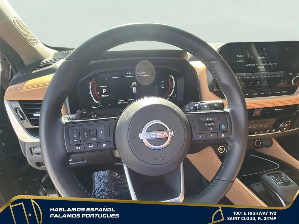 Used 2023 Black Nissan Platinum FWD image 18